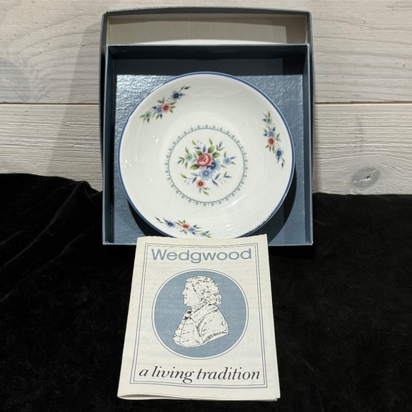 Vintage Wedgwood Bone Chine Rosedale With Pamphlet Made In England R6497 5087 - Picture 1 of 7
